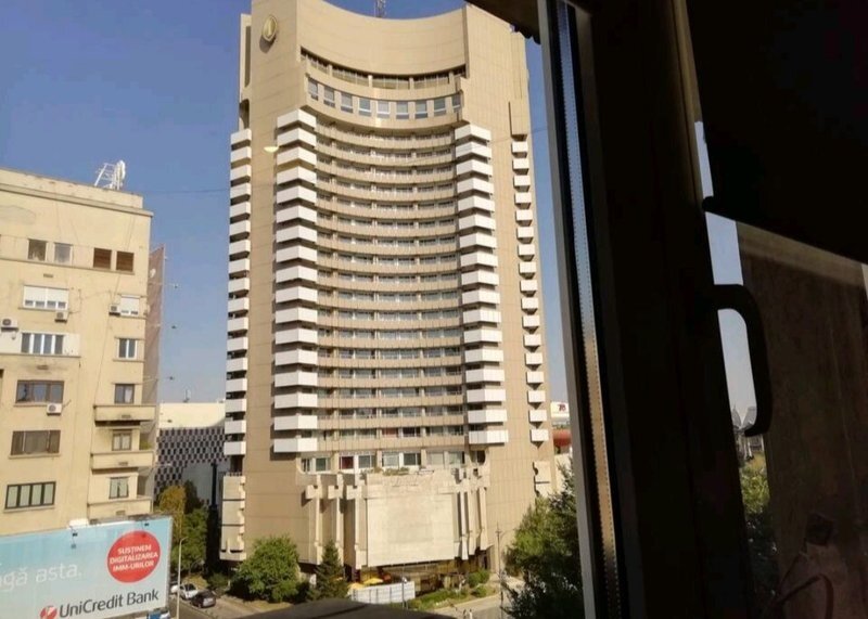 Universitate, ultracentral,